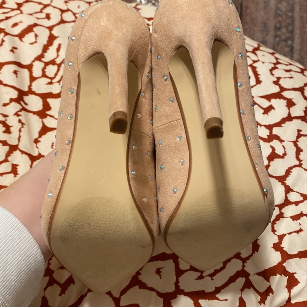 Heels - Picture 2 of 3